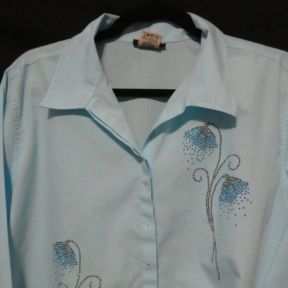 ISAAC'S DESIGNS CASUALS | large | Light Blue Button-Up Front Floral Blouse - Picture 4 of 14
